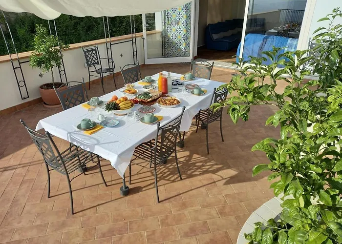 ベッド・アンド・ブレックファスト Le Petit Palais - ナポリ