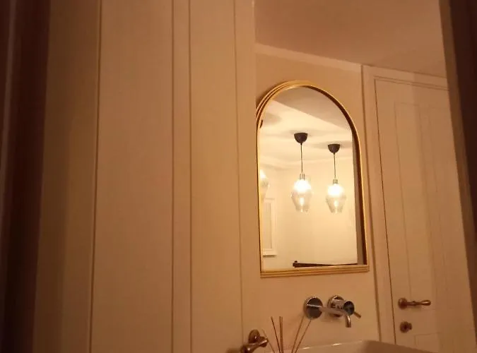 Le Petit Palais - ベッド・アンド・ブレックファスト 4*