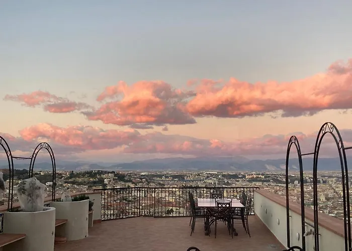 ベッド・アンド・ブレックファスト Le Petit Palais - ナポリ