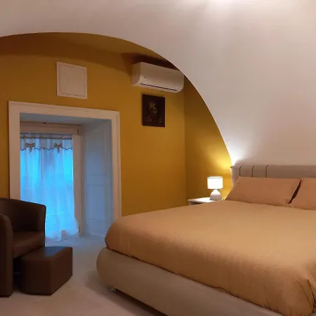 Le Petit Palais - Maison De Charme Bed and Breakfast Νάπολη